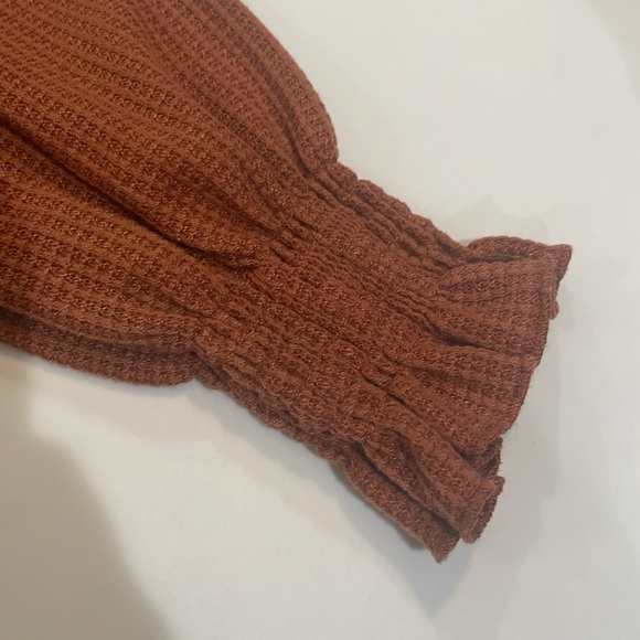 Altar’s State top - Picture 4 of 5